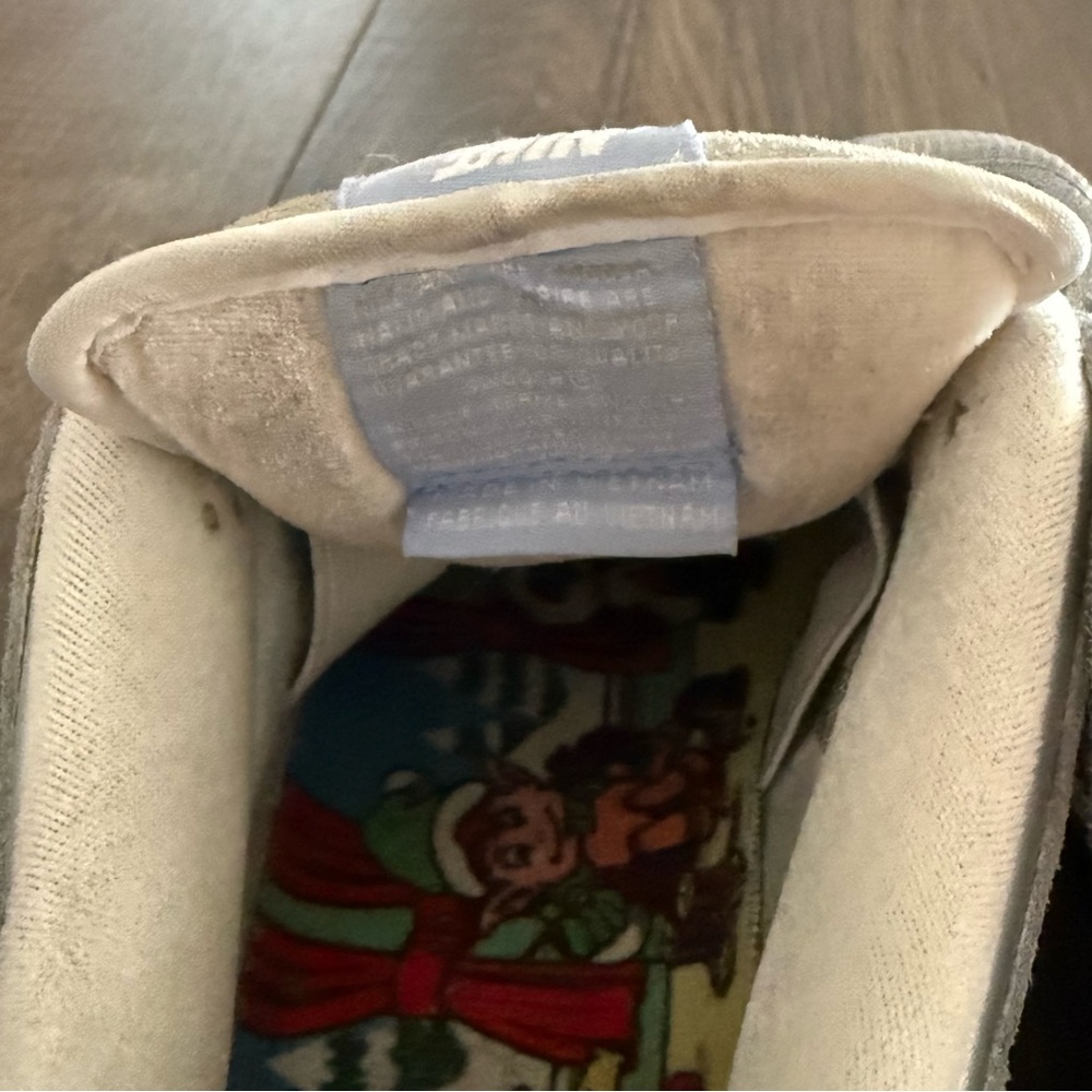 Nike SB Dunk Low SB Men’s Size 7.5 Sean Cliver Holidays Special Gray Gold Vtg - Picture 13 of 16